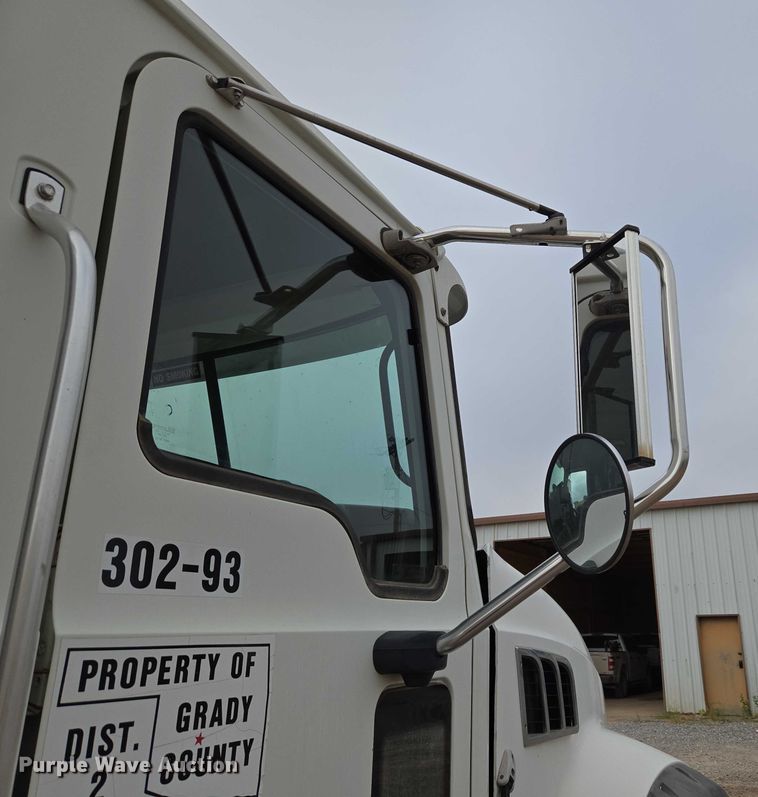 image for item EU3868 2009 Mack Granite dump truck