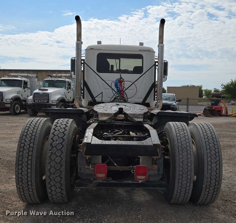 image for item EU3870 2009 Mack Pinnacle CHU613 semi truck