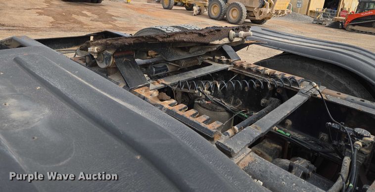 image for item EU3870 2009 Mack Pinnacle CHU613 semi truck