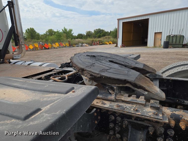 image for item EU3870 2009 Mack Pinnacle CHU613 semi truck