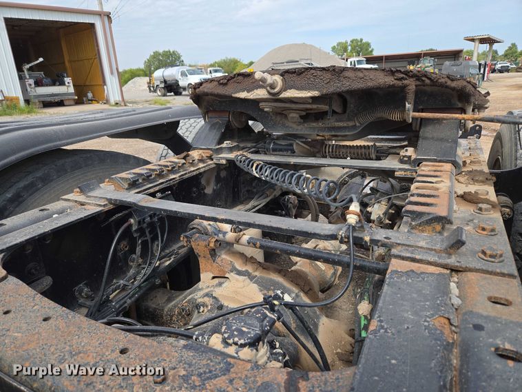 image for item EU3870 2009 Mack Pinnacle CHU613 semi truck