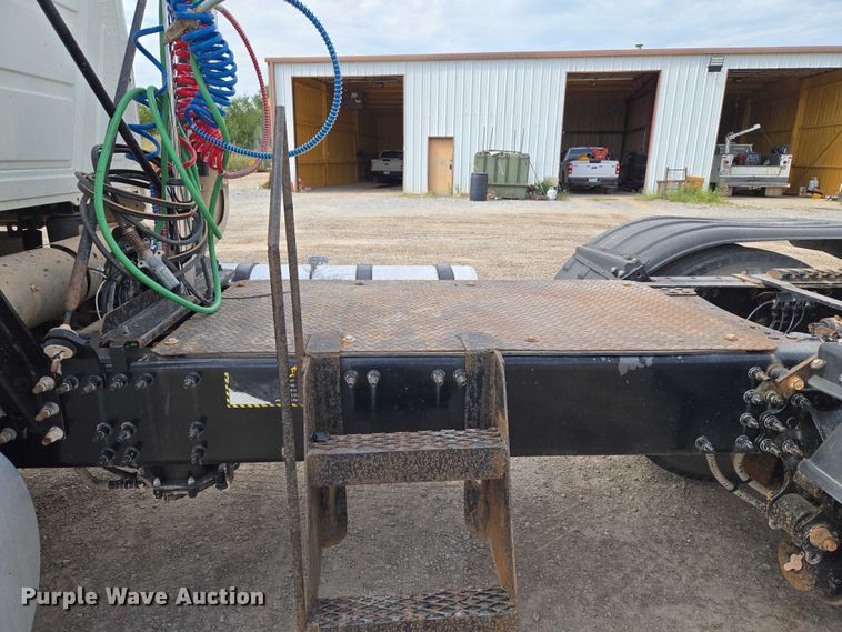 image for item EU3870 2009 Mack Pinnacle CHU613 semi truck