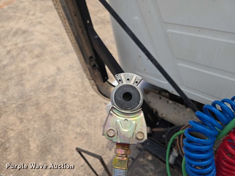 image for item EU3870 2009 Mack Pinnacle CHU613 semi truck