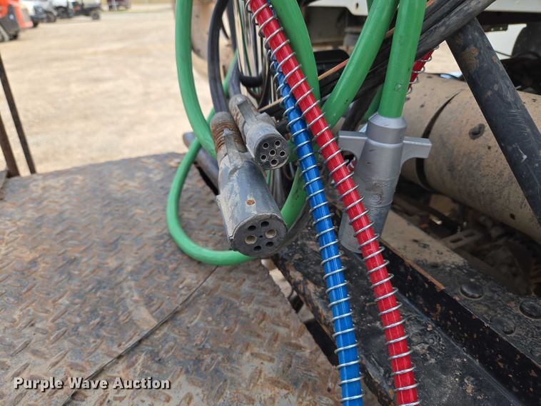 image for item EU3870 2009 Mack Pinnacle CHU613 semi truck