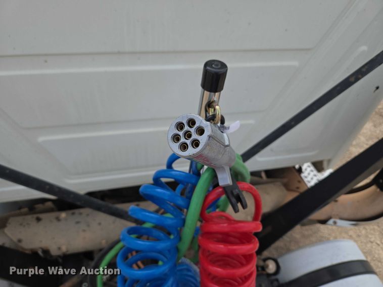 image for item EU3870 2009 Mack Pinnacle CHU613 semi truck