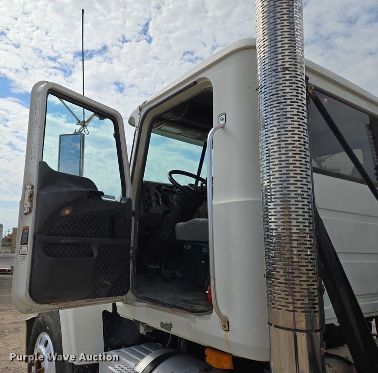 image for item EU3870 2009 Mack Pinnacle CHU613 semi truck