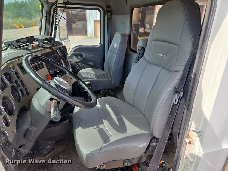 image for item EU3870 2009 Mack Pinnacle CHU613 semi truck