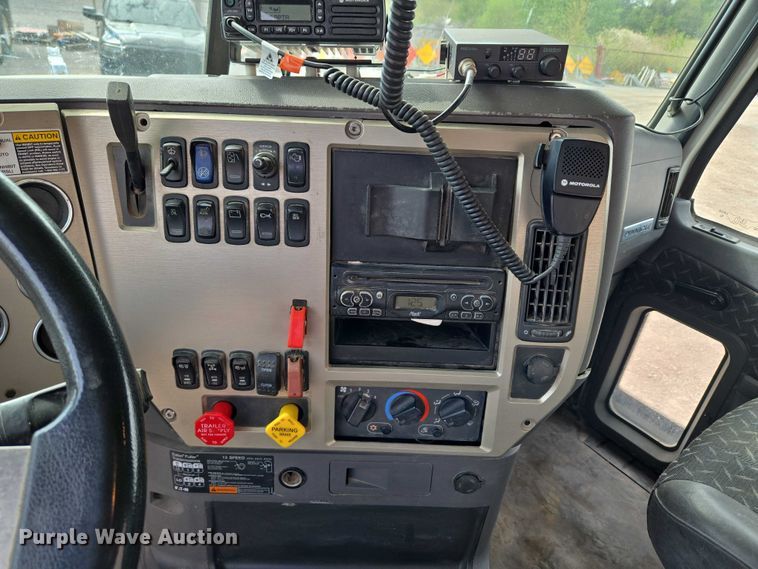 image for item EU3870 2009 Mack Pinnacle CHU613 semi truck