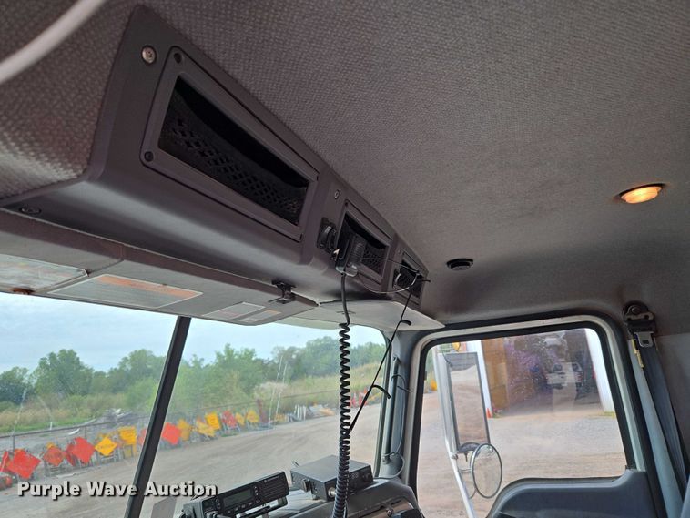 image for item EU3870 2009 Mack Pinnacle CHU613 semi truck