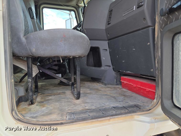 image for item EU3870 2009 Mack Pinnacle CHU613 semi truck