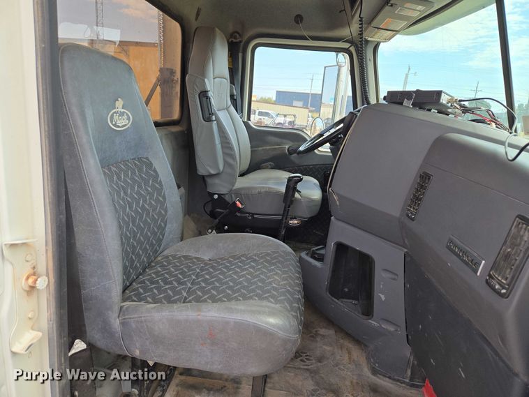 image for item EU3870 2009 Mack Pinnacle CHU613 semi truck