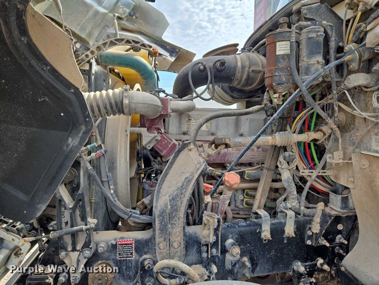 image for item EU3870 2009 Mack Pinnacle CHU613 semi truck