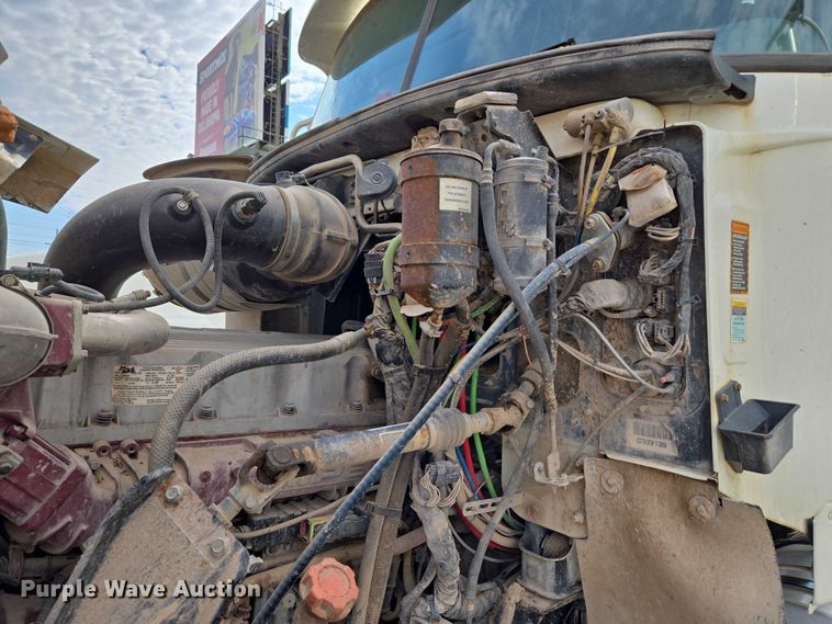 image for item EU3870 2009 Mack Pinnacle CHU613 semi truck