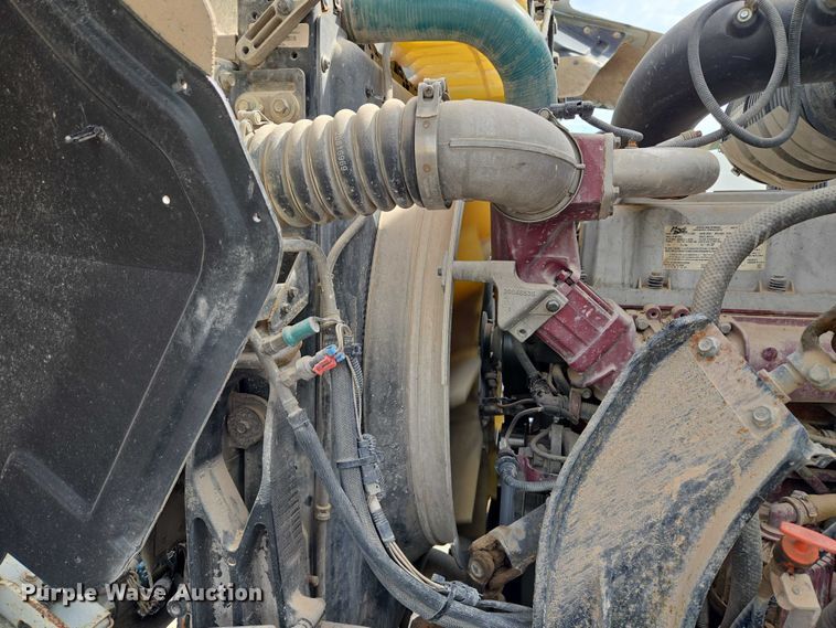 image for item EU3870 2009 Mack Pinnacle CHU613 semi truck