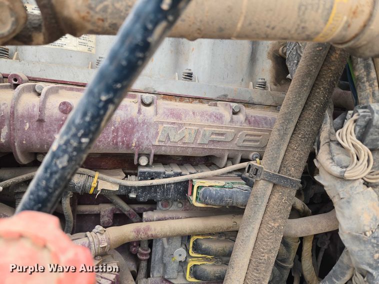 image for item EU3870 2009 Mack Pinnacle CHU613 semi truck