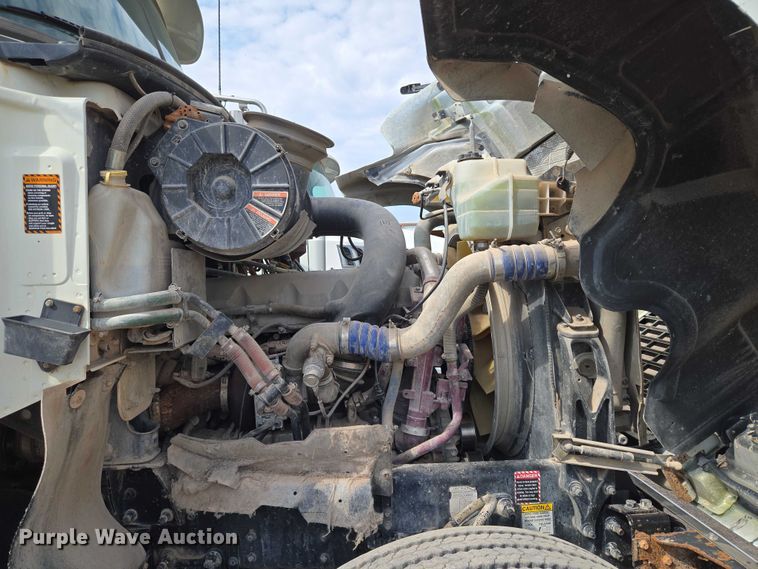 image for item EU3870 2009 Mack Pinnacle CHU613 semi truck