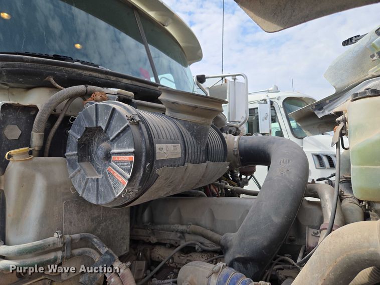 image for item EU3870 2009 Mack Pinnacle CHU613 semi truck