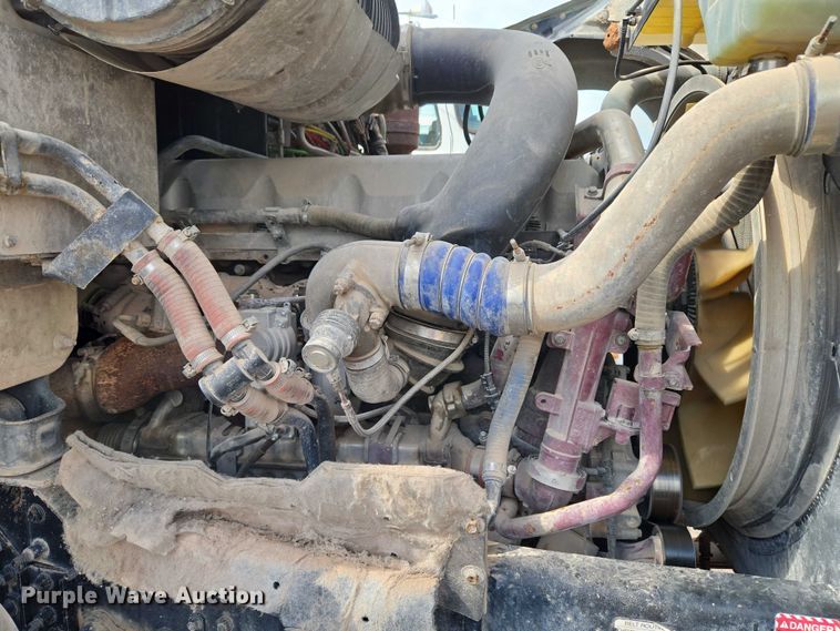 image for item EU3870 2009 Mack Pinnacle CHU613 semi truck