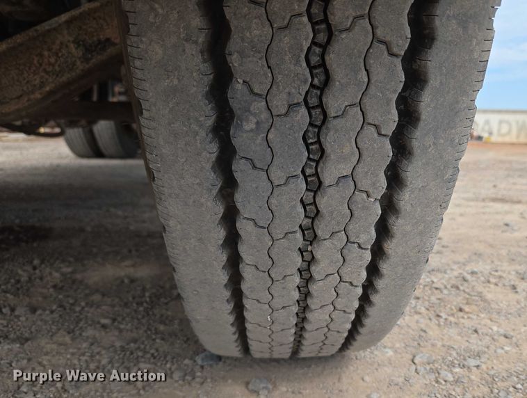 image for item EU3870 2009 Mack Pinnacle CHU613 semi truck