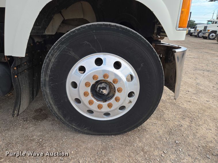 image for item EU3870 2009 Mack Pinnacle CHU613 semi truck