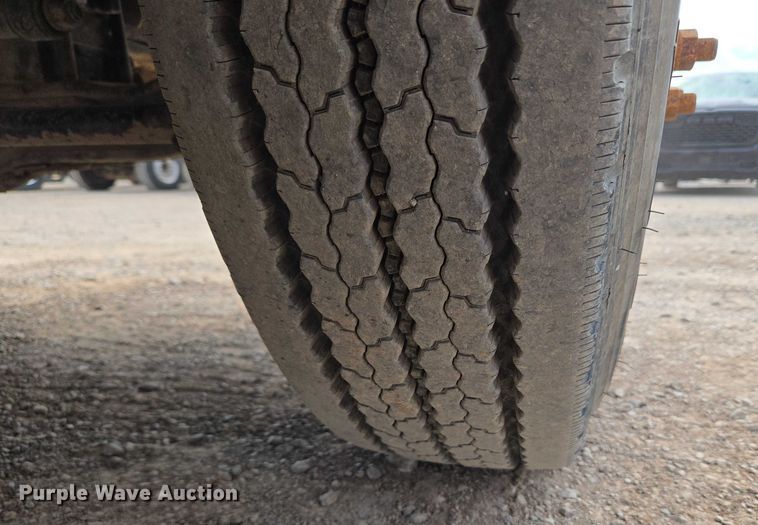 image for item EU3870 2009 Mack Pinnacle CHU613 semi truck