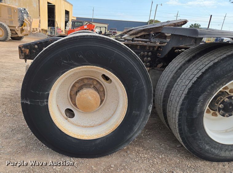 image for item EU3870 2009 Mack Pinnacle CHU613 semi truck