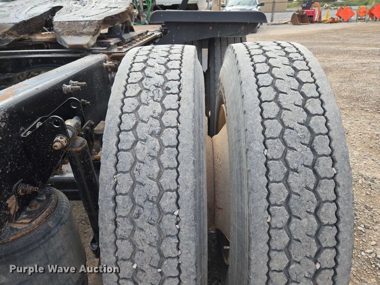 image for item EU3870 2009 Mack Pinnacle CHU613 semi truck