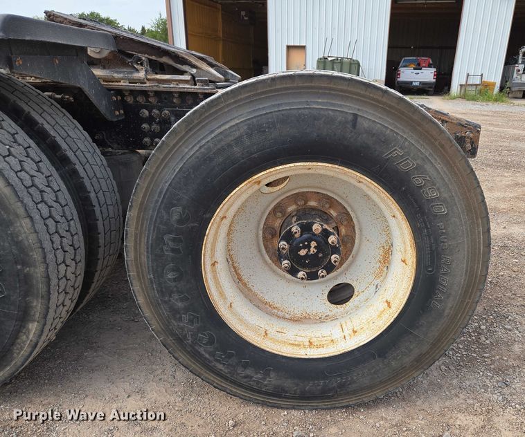 image for item EU3870 2009 Mack Pinnacle CHU613 semi truck