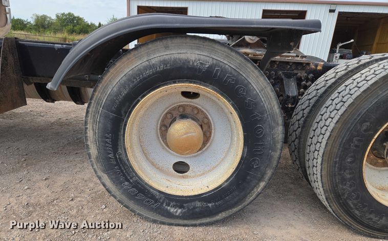 image for item EU3870 2009 Mack Pinnacle CHU613 semi truck