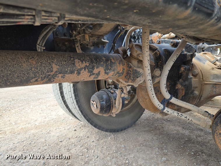 image for item EU3870 2009 Mack Pinnacle CHU613 semi truck