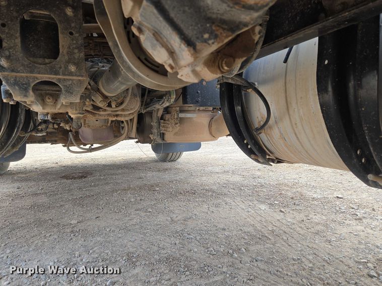 image for item EU3870 2009 Mack Pinnacle CHU613 semi truck