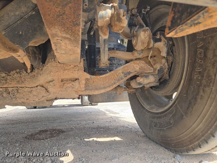 image for item EU3870 2009 Mack Pinnacle CHU613 semi truck