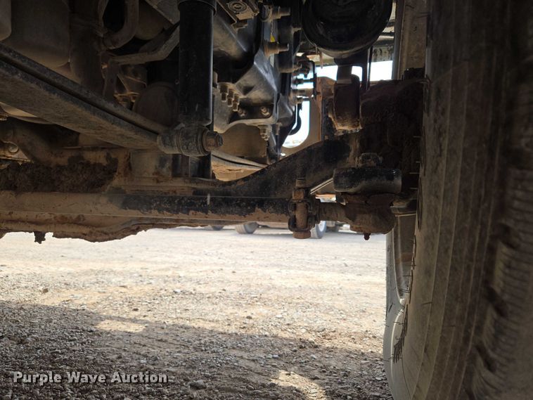 image for item EU3870 2009 Mack Pinnacle CHU613 semi truck