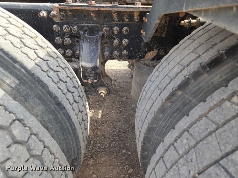 image for item EU3870 2009 Mack Pinnacle CHU613 semi truck