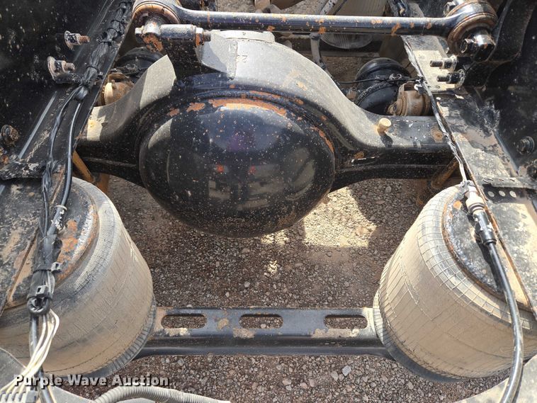 image for item EU3870 2009 Mack Pinnacle CHU613 semi truck