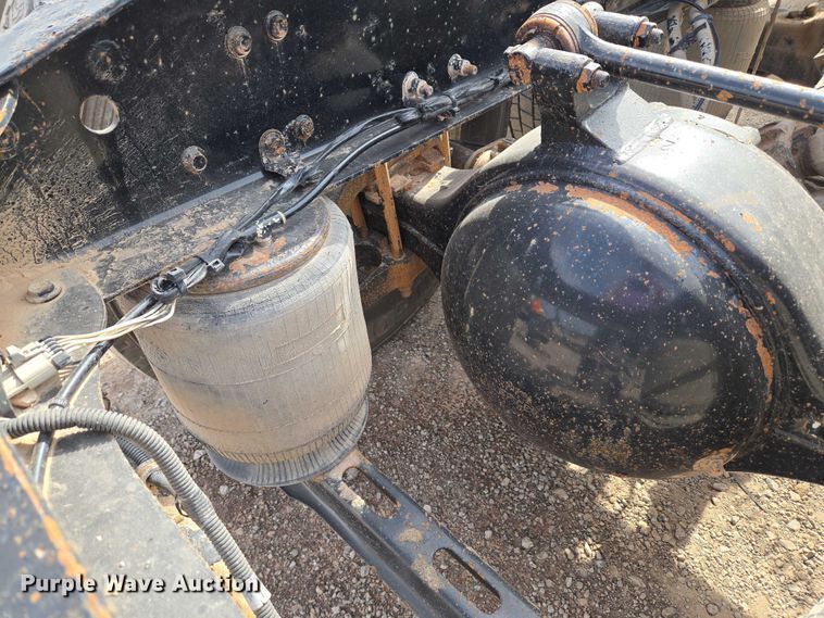 image for item EU3870 2009 Mack Pinnacle CHU613 semi truck