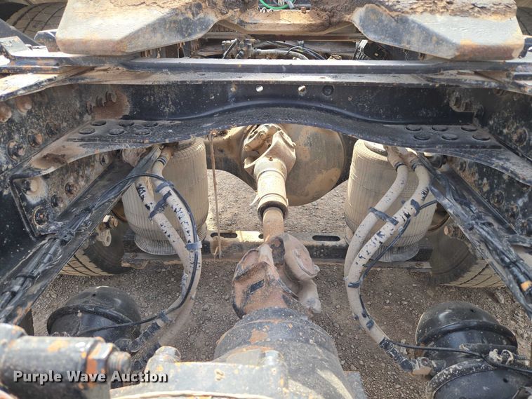 image for item EU3870 2009 Mack Pinnacle CHU613 semi truck