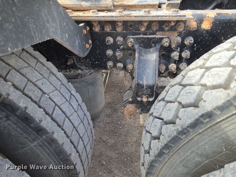 image for item EU3870 2009 Mack Pinnacle CHU613 semi truck