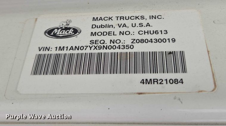 image for item EU3870 2009 Mack Pinnacle CHU613 semi truck