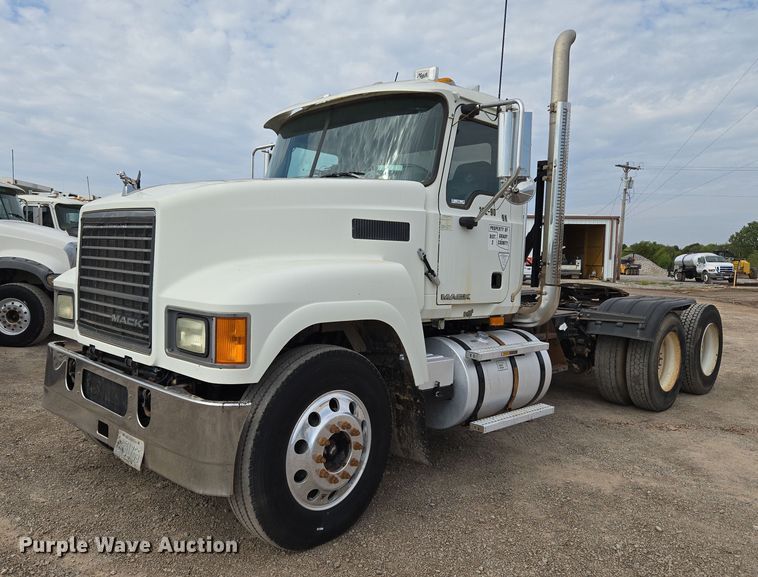 2009 Mack Pinnacle Chu613 Semi Truck VIN: 1M1AN07Y39N004352 Lot: 999319137