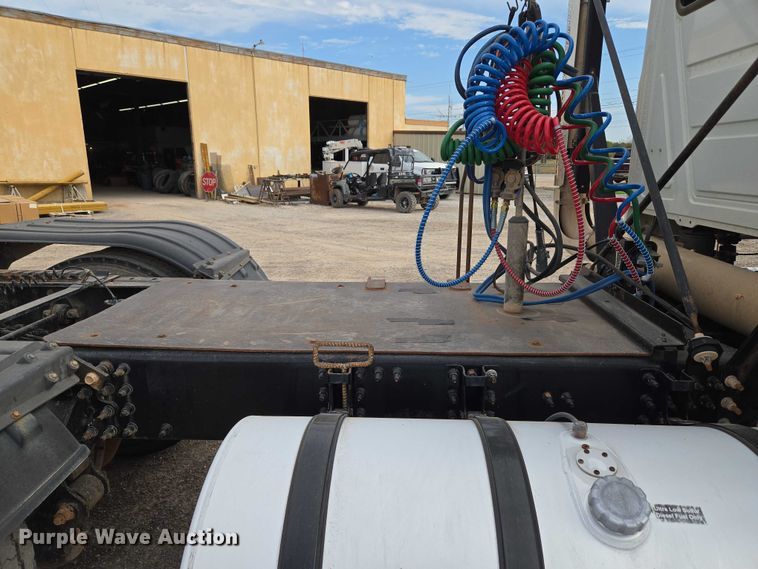 image for item EU3871 2009 Mack Pinnacle CHU613 semi truck