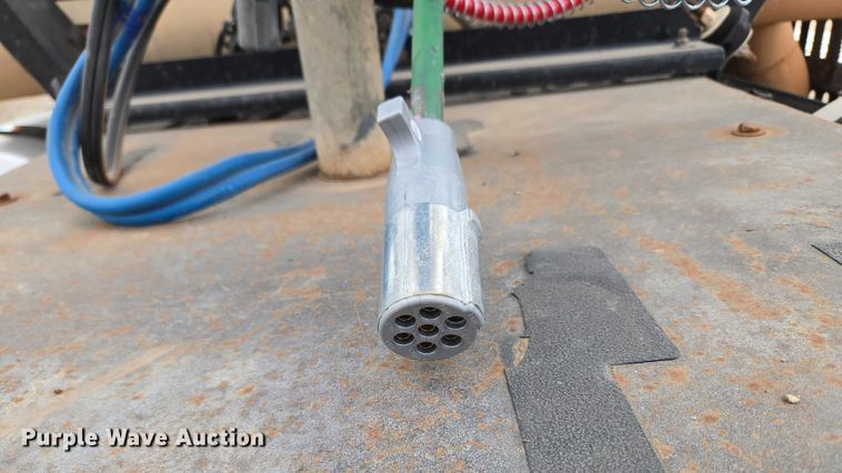 image for item EU3871 2009 Mack Pinnacle CHU613 semi truck