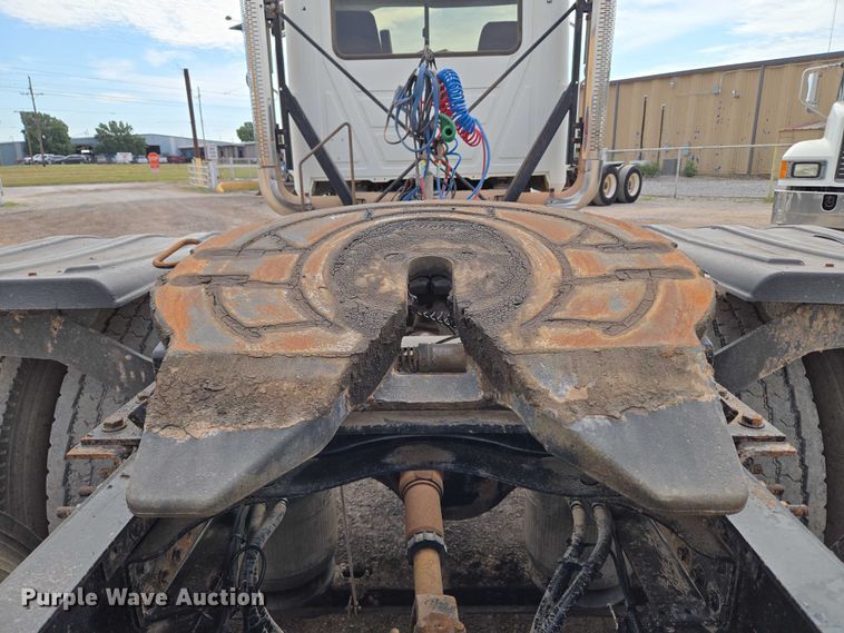 image for item EU3871 2009 Mack Pinnacle CHU613 semi truck