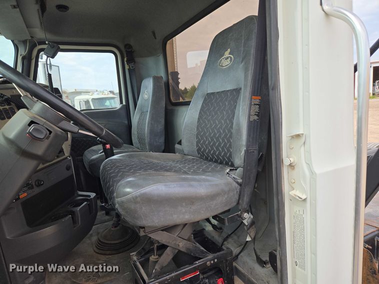 image for item EU3871 2009 Mack Pinnacle CHU613 semi truck