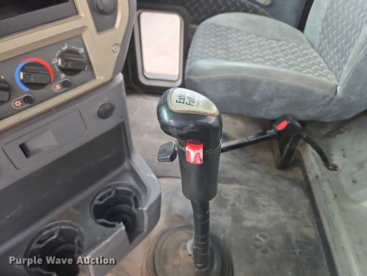 image for item EU3871 2009 Mack Pinnacle CHU613 semi truck