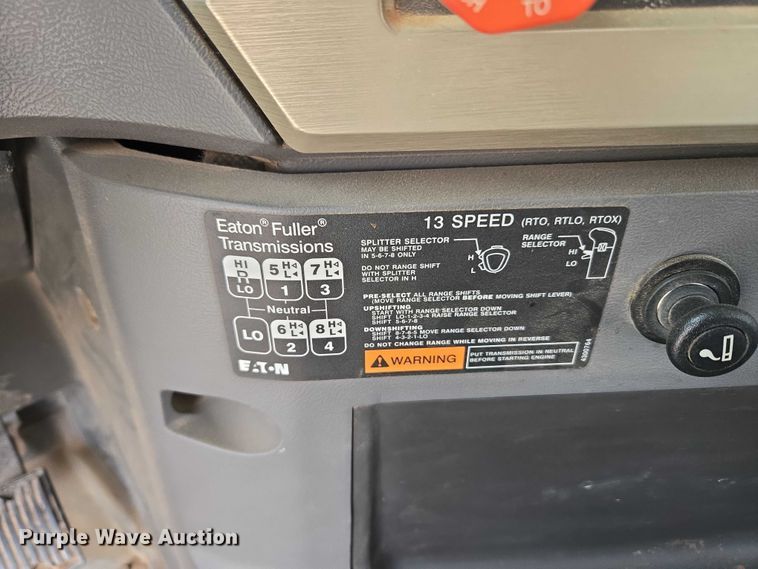 image for item EU3871 2009 Mack Pinnacle CHU613 semi truck