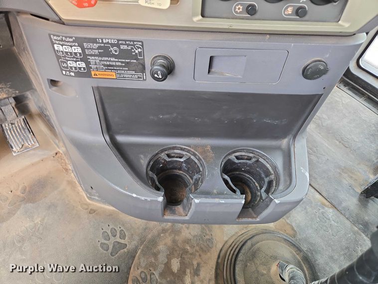 image for item EU3871 2009 Mack Pinnacle CHU613 semi truck