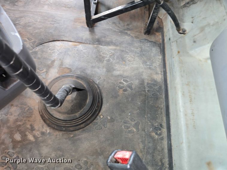 image for item EU3871 2009 Mack Pinnacle CHU613 semi truck