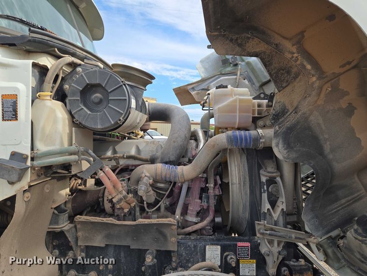 image for item EU3871 2009 Mack Pinnacle CHU613 semi truck