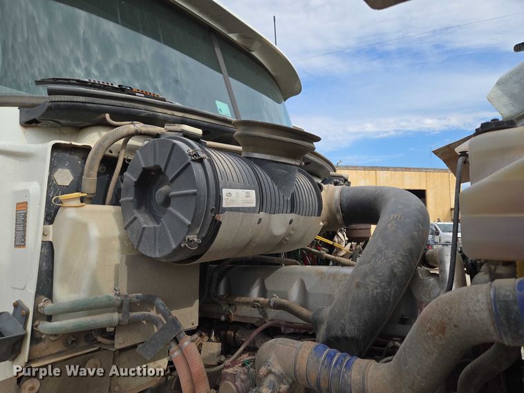 image for item EU3871 2009 Mack Pinnacle CHU613 semi truck